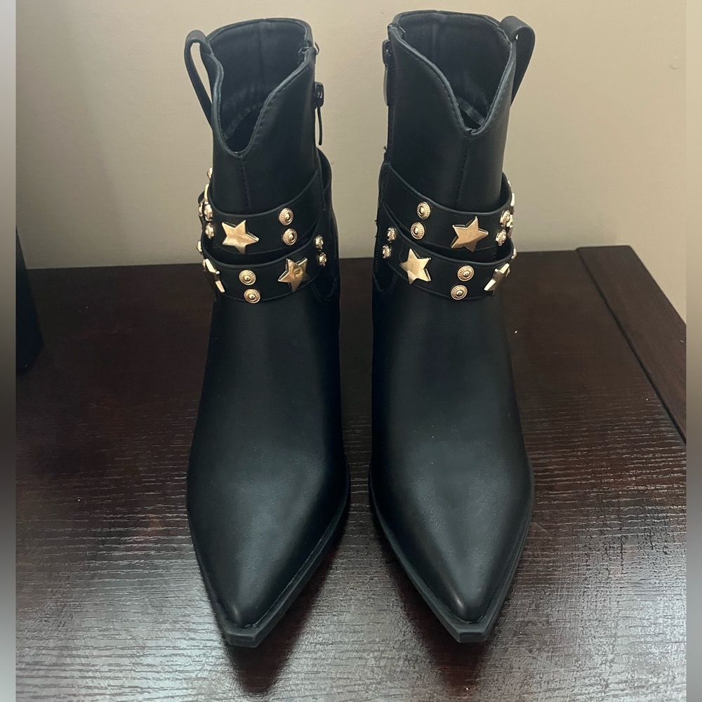 Azarayah Black Buckle Ankle Boots with Star Accents size 10